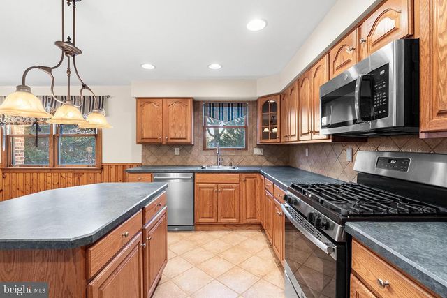 7 PELHAM RD, Marlton, NJ 08053