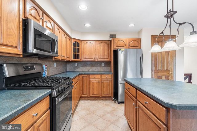 7 PELHAM RD, Marlton, NJ 08053