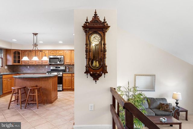 7 PELHAM RD, Marlton, NJ 08053