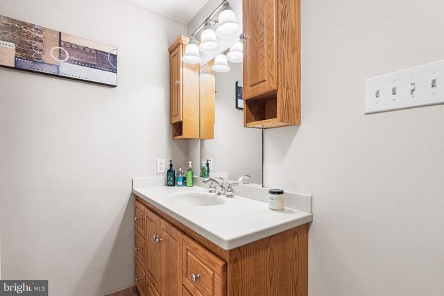 7 PELHAM RD, Marlton, NJ 08053