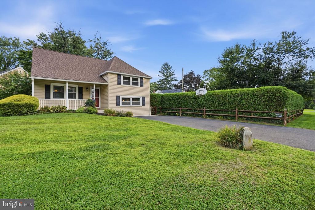 2570 ROSEWOOD AVE, ABINGTON, PA 19001 — exterior