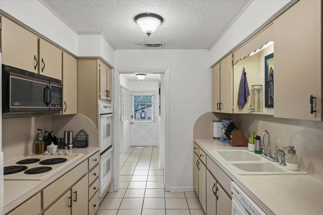 3021 Williamsburg Drive, Tyler, TX 75701