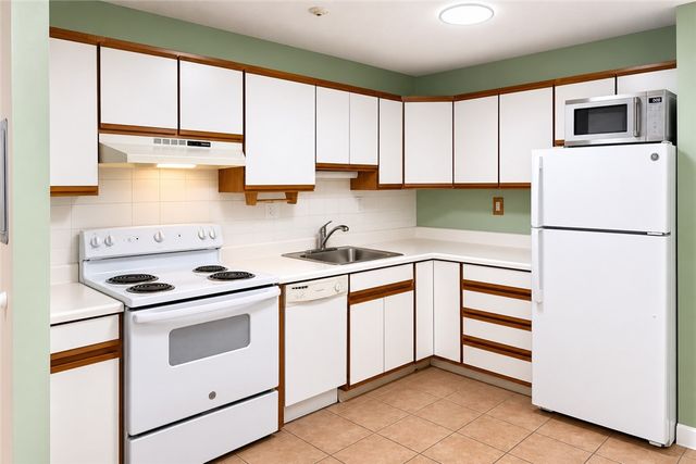 728 Beverage Hill Avenue 8, Pawtucket, RI 02861