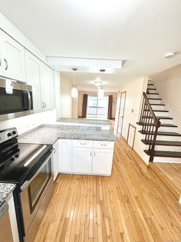 256 Washington Boulevard APT 14, Stamford, CT 06902