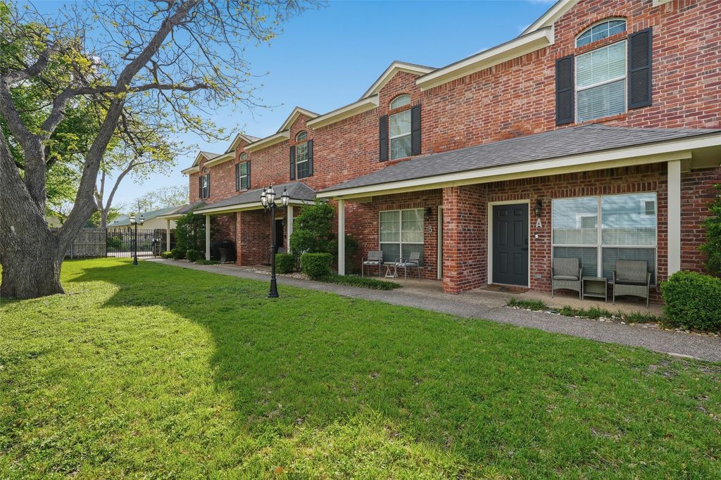1809 S 11th Street B, Waco, TX 76706
