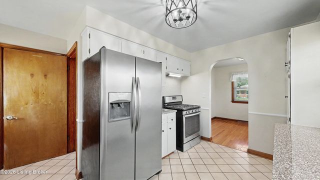 4906 Paramount Dr, Louisville, KY 40258
