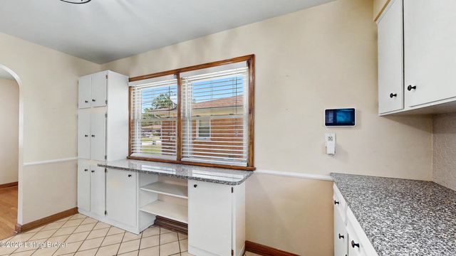 4906 Paramount Dr, Louisville, KY 40258