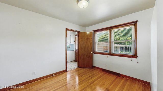 4906 Paramount Dr, Louisville, KY 40258