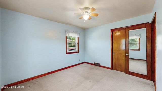4906 Paramount Dr, Louisville, KY 40258