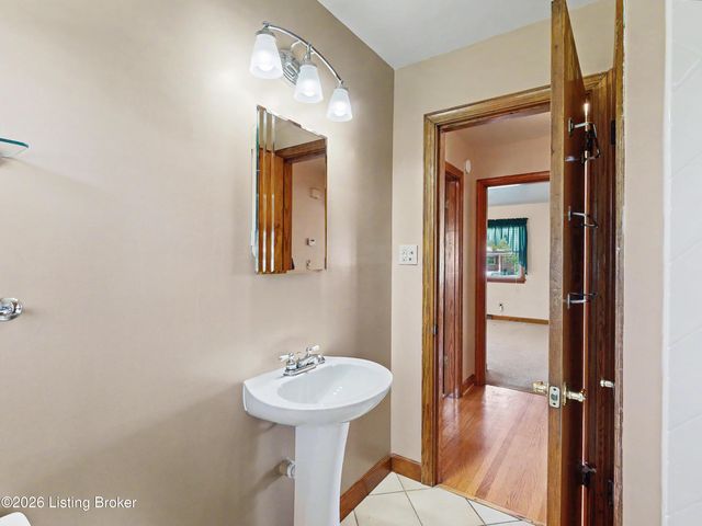 4906 Paramount Dr, Louisville, KY 40258
