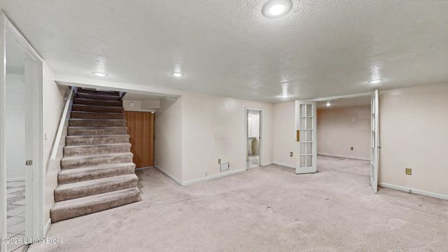 4906 Paramount Dr, Louisville, KY 40258