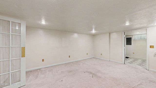 4906 Paramount Dr, Louisville, KY 40258