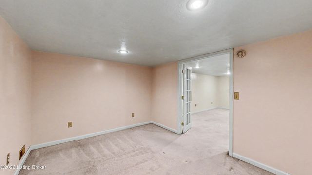 4906 Paramount Dr, Louisville, KY 40258