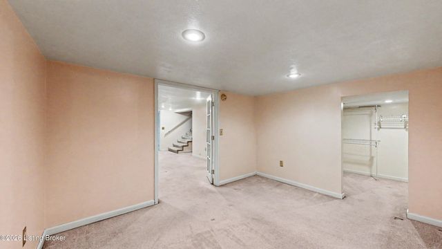4906 Paramount Dr, Louisville, KY 40258