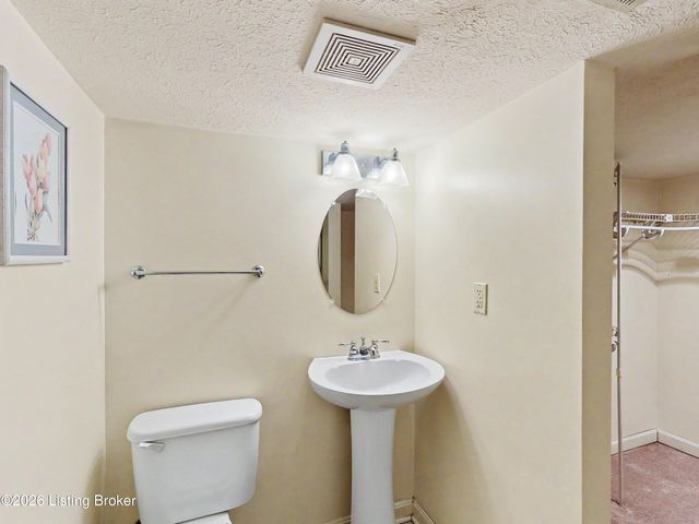 4906 Paramount Dr, Louisville, KY 40258