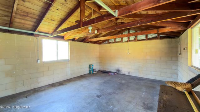 4906 Paramount Dr, Louisville, KY 40258