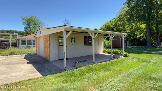 4906 Paramount Dr, Louisville, KY 40258