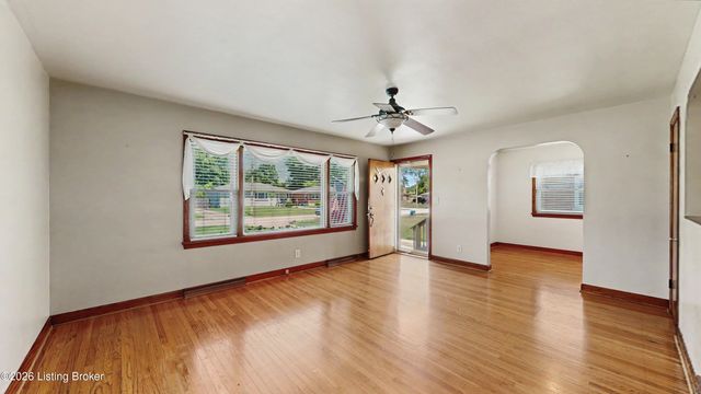 4906 Paramount Dr, Louisville, KY 40258