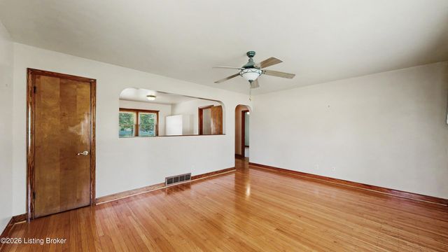 4906 Paramount Dr, Louisville, KY 40258