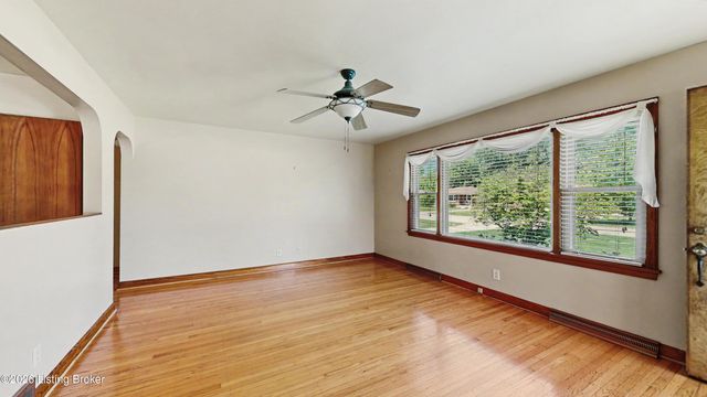 4906 Paramount Dr, Louisville, KY 40258
