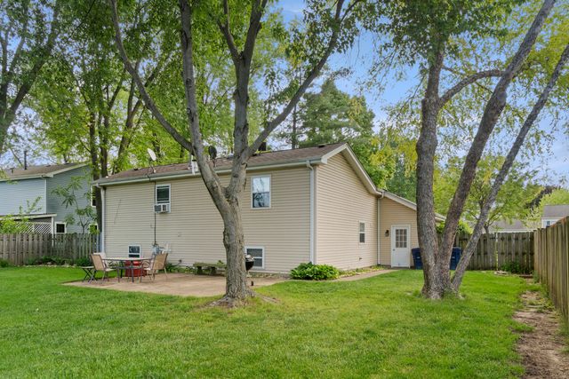 1220 Old Mill Lane, Algonquin, IL 60102