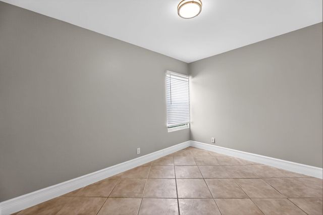 17 Tara Lakes Drive E, Boynton Beach, FL 33436