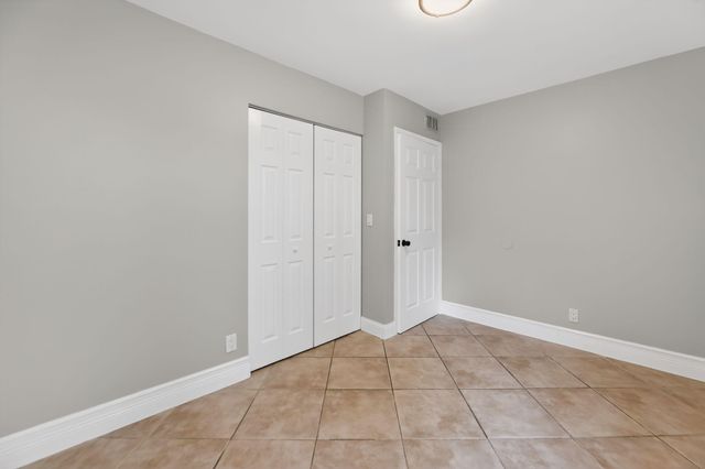 17 Tara Lakes Drive E, Boynton Beach, FL 33436