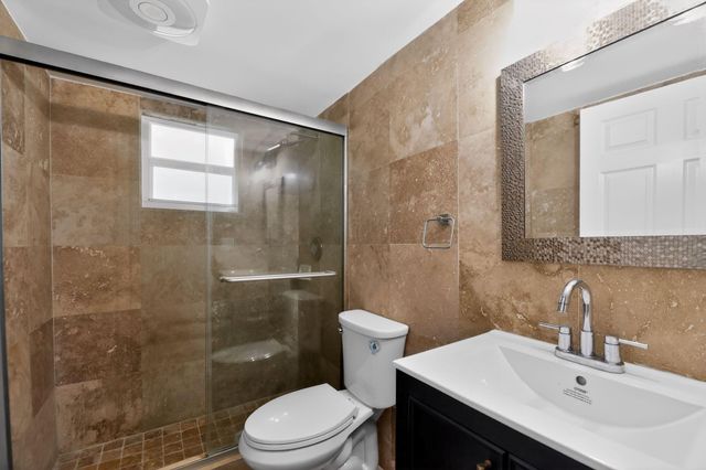 17 Tara Lakes Drive E, Boynton Beach, FL 33436