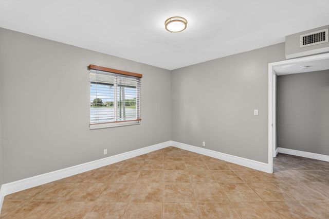 17 Tara Lakes Drive E, Boynton Beach, FL 33436