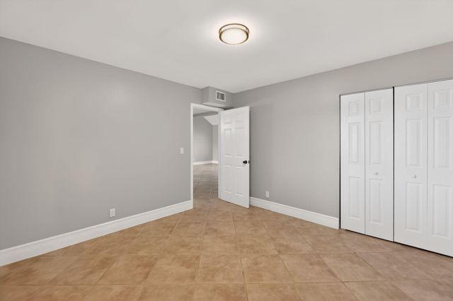 17 Tara Lakes Drive E, Boynton Beach, FL 33436