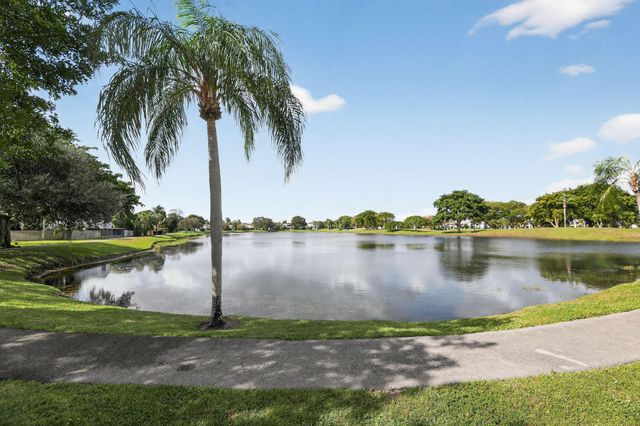 17 Tara Lakes Drive E, Boynton Beach, FL 33436