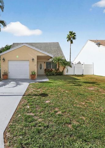 17 Tara Lakes Drive E, Boynton Beach, FL 33436