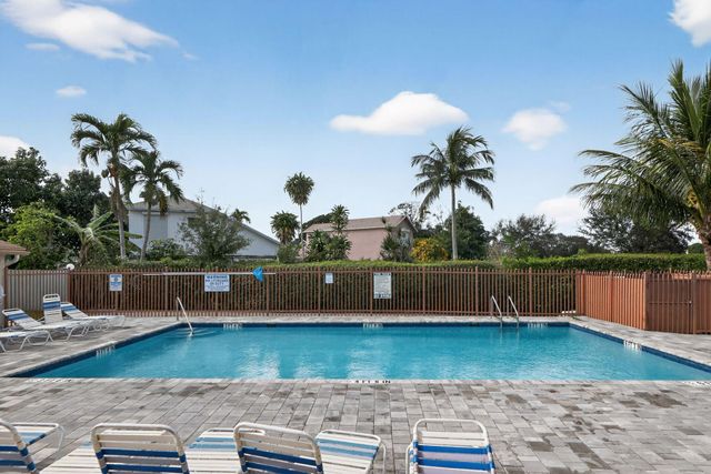 17 Tara Lakes Drive E, Boynton Beach, FL 33436