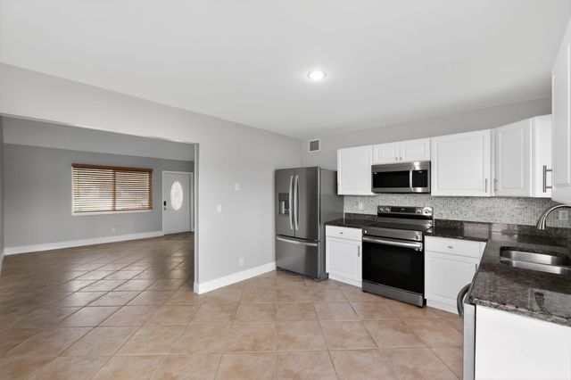 17 Tara Lakes Drive E, Boynton Beach, FL 33436