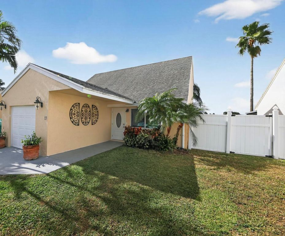 17 Tara Lakes Drive E, Boynton Beach, FL 33436