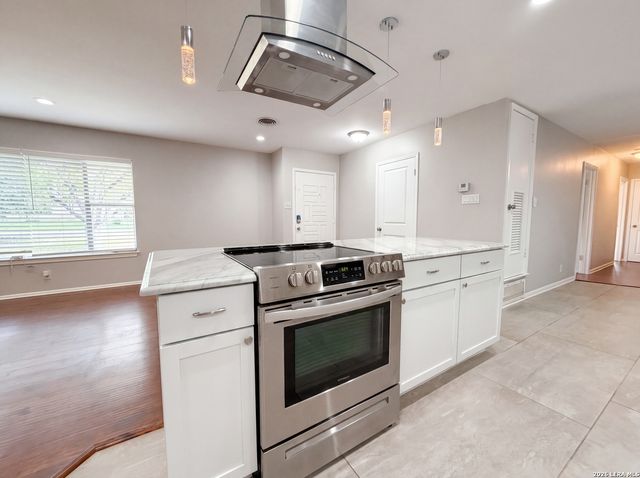 1118 MELISSA DR, San Antonio, TX 78213