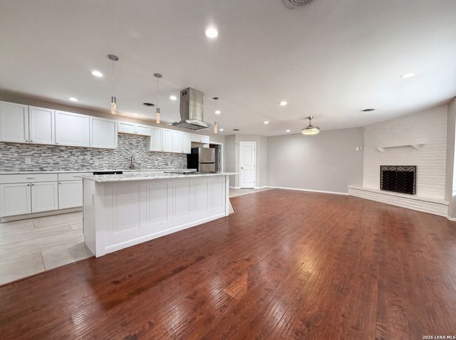 1118 MELISSA DR, San Antonio, TX 78213