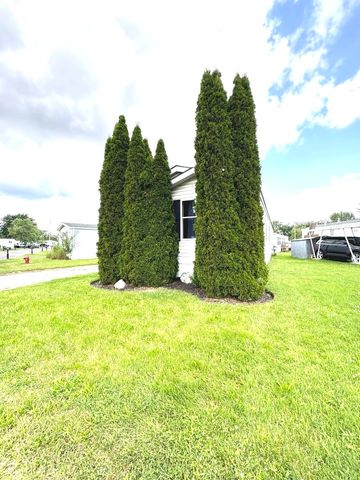 1028 NW Alma Circle 1028, Round Lake, IL 60073