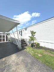 1028 NW Alma Circle 1028, Round Lake, IL 60073