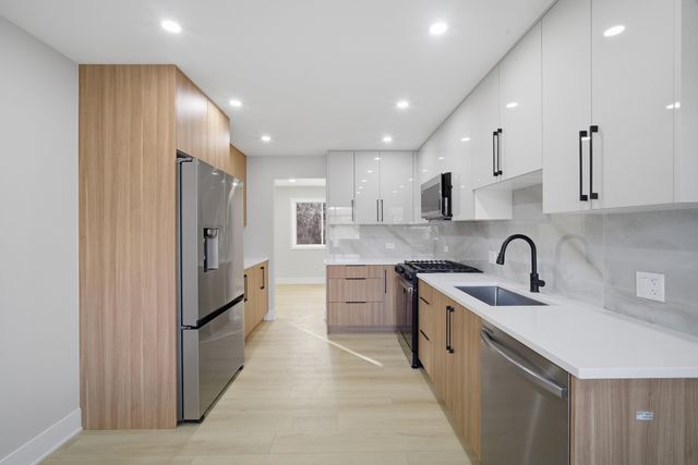 1175 Hunters Lane, Lake Zurich, IL 60047