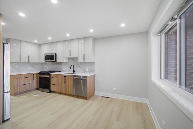 1175 Hunters Lane, Lake Zurich, IL 60047