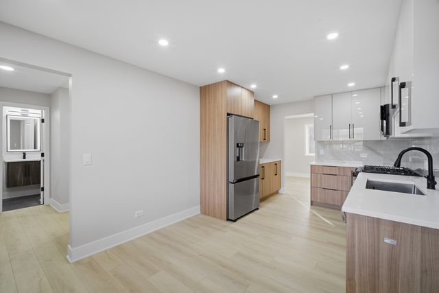 1175 Hunters Lane, Lake Zurich, IL 60047