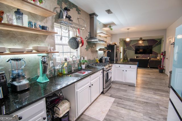 1582 Ewing Farm Drive, Loganville, GA 30052