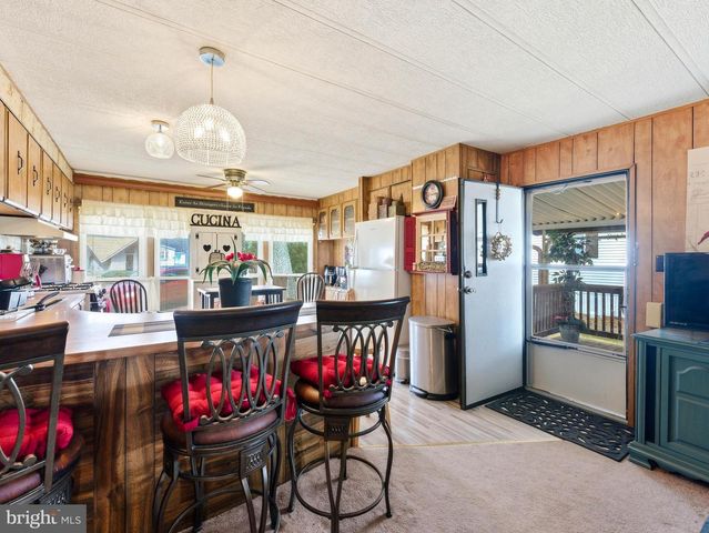1 FOREST DR, East Windsor, NJ 08520