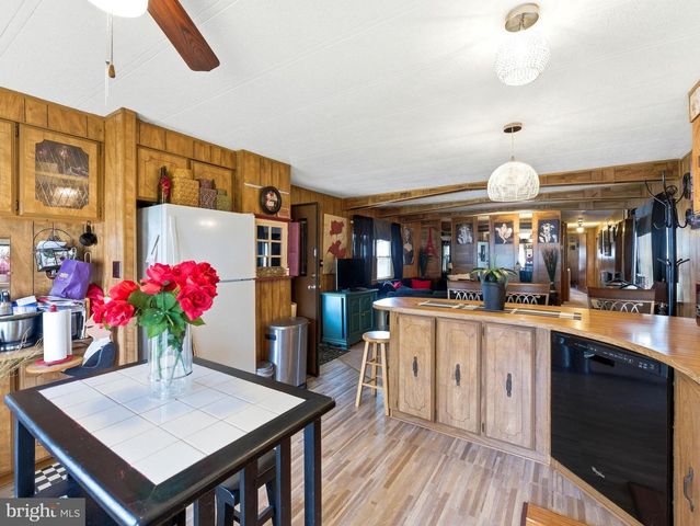 1 FOREST DR, East Windsor, NJ 08520