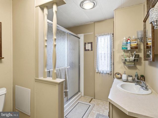 1 FOREST DR, East Windsor, NJ 08520