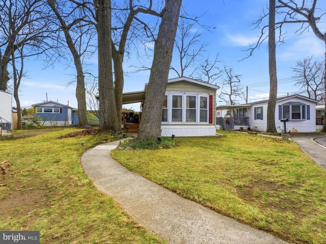 1 FOREST DR, East Windsor, NJ 08520