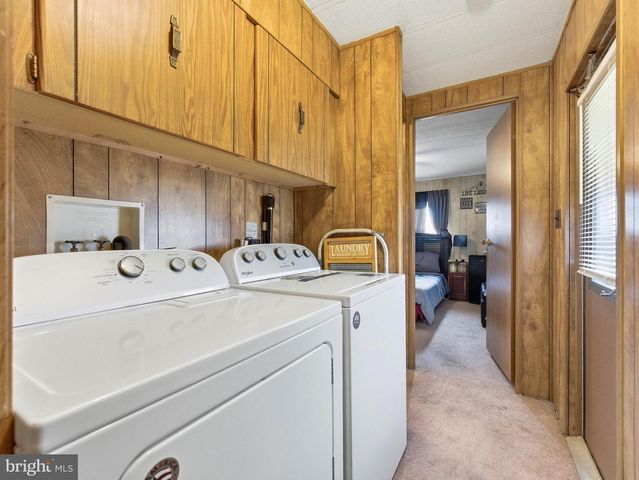 1 FOREST DR, East Windsor, NJ 08520