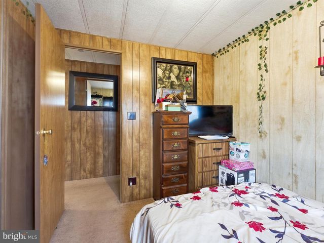1 FOREST DR, East Windsor, NJ 08520