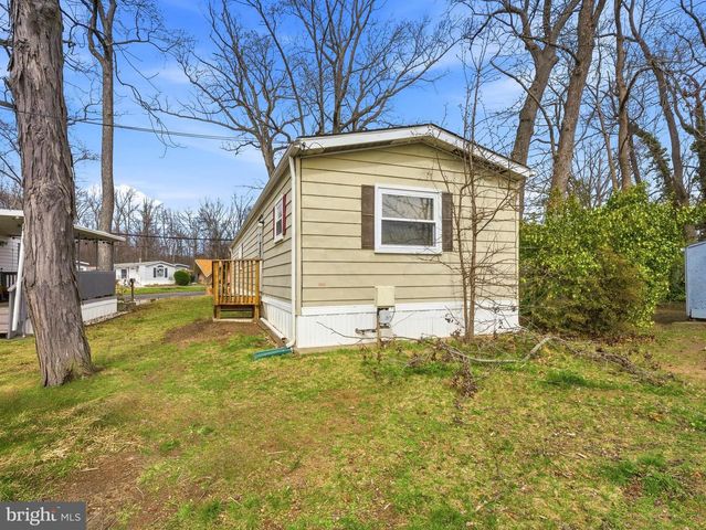 1 FOREST DR, East Windsor, NJ 08520